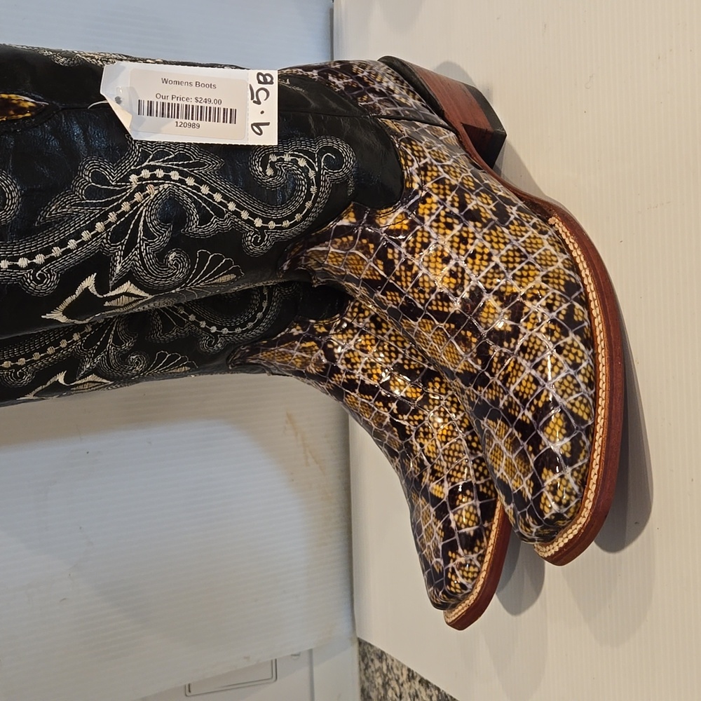 Ferrini cowgirl boots for sale.
